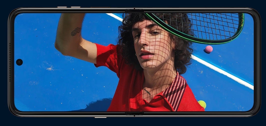 يبلغ وزن الشاشة البوليد على Moto Razr Ultra 2025 7 بوصات. | Image Credit -Motorola - RAZR Ultra 2025 المثير للإعجاب ونموذجان آخران متاحان الآن في الولايات المتحدة وكندا