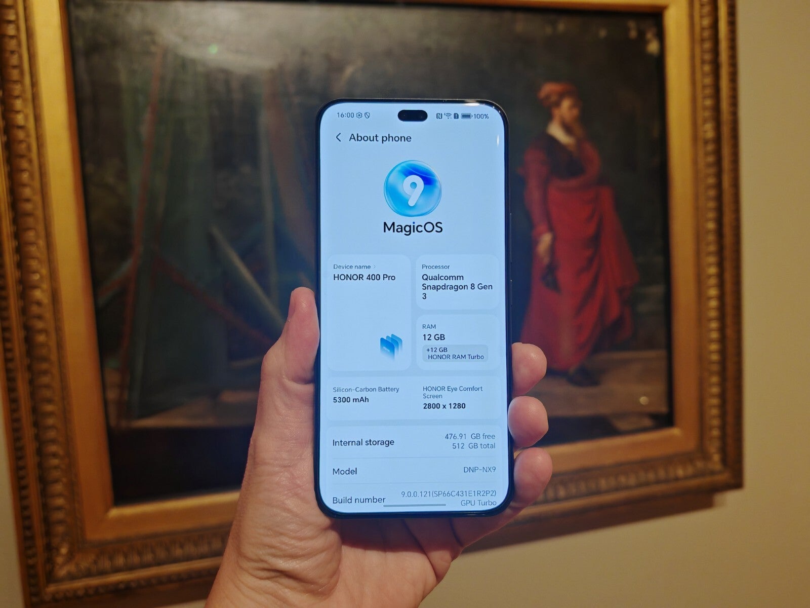 O Honor 400 Pro apresenta algumas especificações impressionantes | Imagem de Phonearena - Hands -On: The Honor 400 Pro é um carro -chefe disfarçado com alguns recursos muito legais