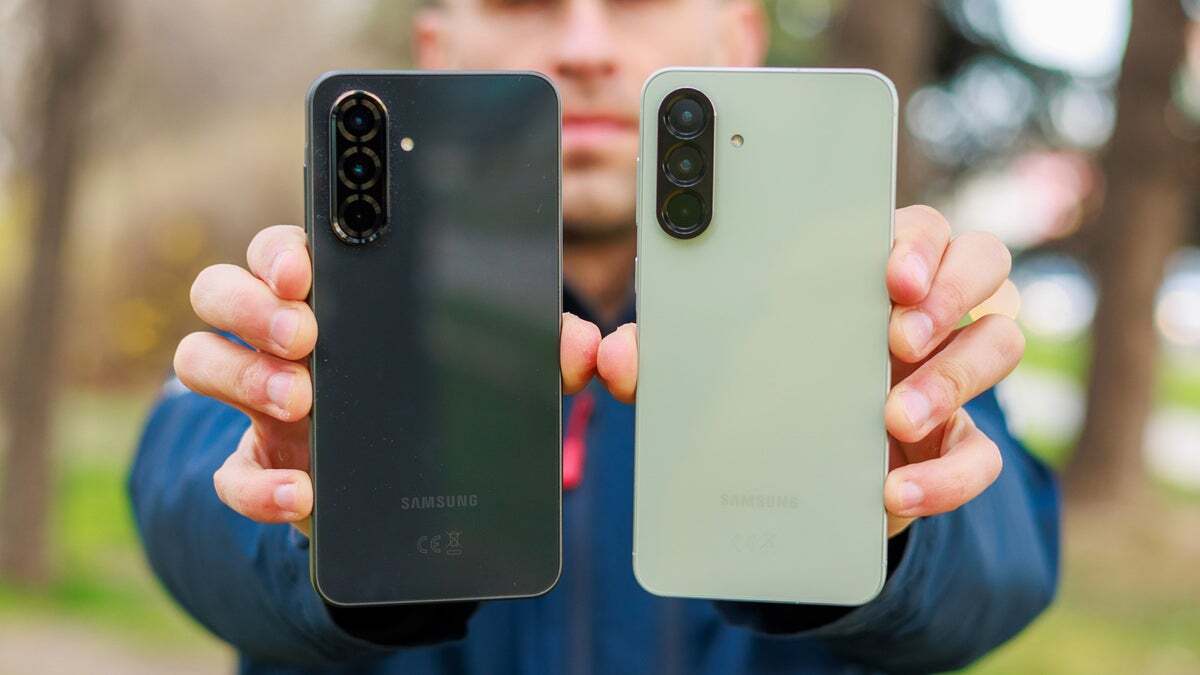 تحديث Galaxy A56 يجلب الذكاء الاصطناعي - وخلل bootloop. أُووبس. Galaxy A56 و Galaxy A36. لا يبدو أن A36 يعاني من الخطأ. | Image Credit - Phonearena - Galaxy A56 تحديث يجلب AI - وخلل Bootloop. أُووبس.