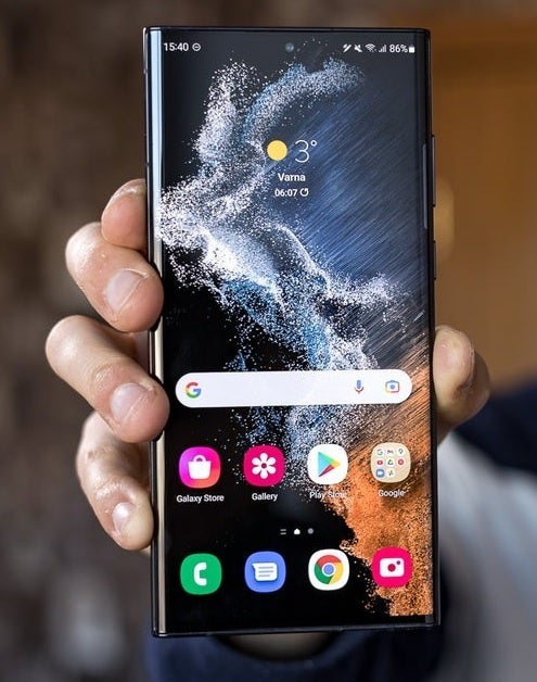 هل يمكنك تخمين أي طراز iPhone الذي تم تداوله في الربع الأخير؟ كان Galaxy S22 Ultra هو هاتف Android الأكثر استخدامًا في صفقات التجارة والترقية في الربع الأخير. | Image Credit -Phonearena - هل يمكنك تخمين طراز iPhone الذي تم تداوله في الربع الأخير؟