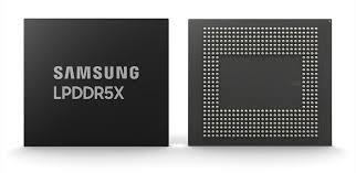 Image showing the front and back of a Samsung LPDDR5X RAM chip.