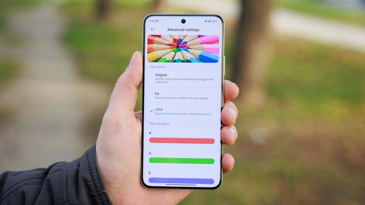 This is how 3,000 nits look like under the summer sun | Image by PhoneArena - Samsung, Google and Apple are losing the battery race