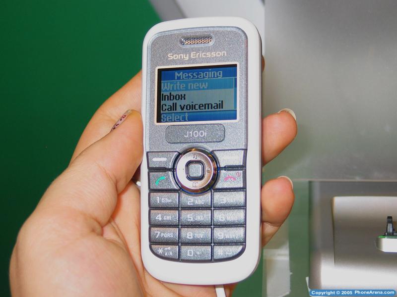 Sony Ericsson unveils a 3G and an entry level cellphone at 3GSM