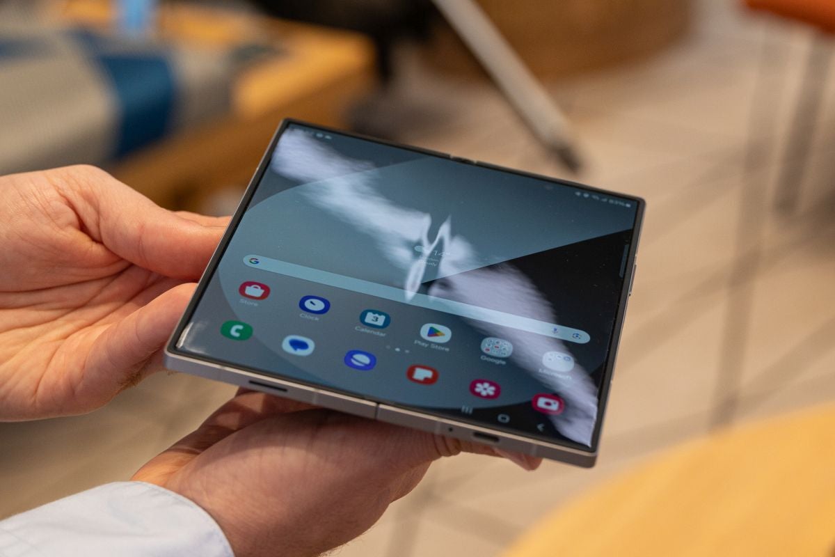 Samsung Galaxy Z Fold 6 crease