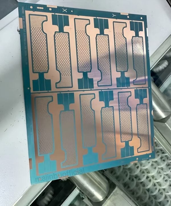 A thermal plate using a copper surface could be used to distribute heat inside the iPhone 17 line. | Image credit-Majin Bu - Apple will reportedly use this tool inside the iPhone 17 Pro models to beat the heat