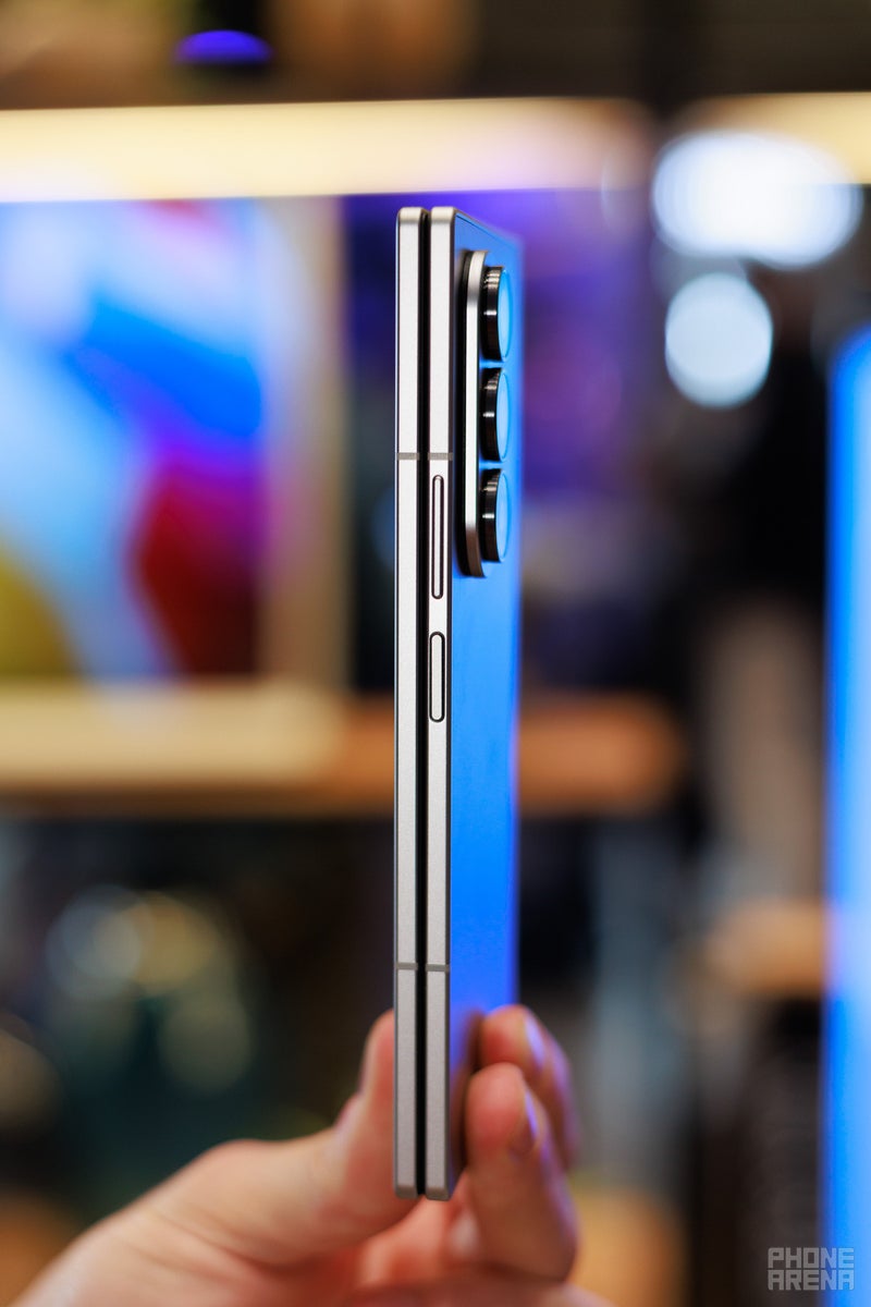 Galaxy Fold 7: Super-thin design and wider cover screen! (hands-on)