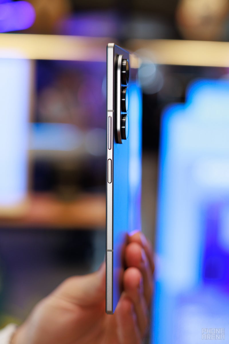 Galaxy Fold 7: Super-thin design and wider cover screen! (hands-on)