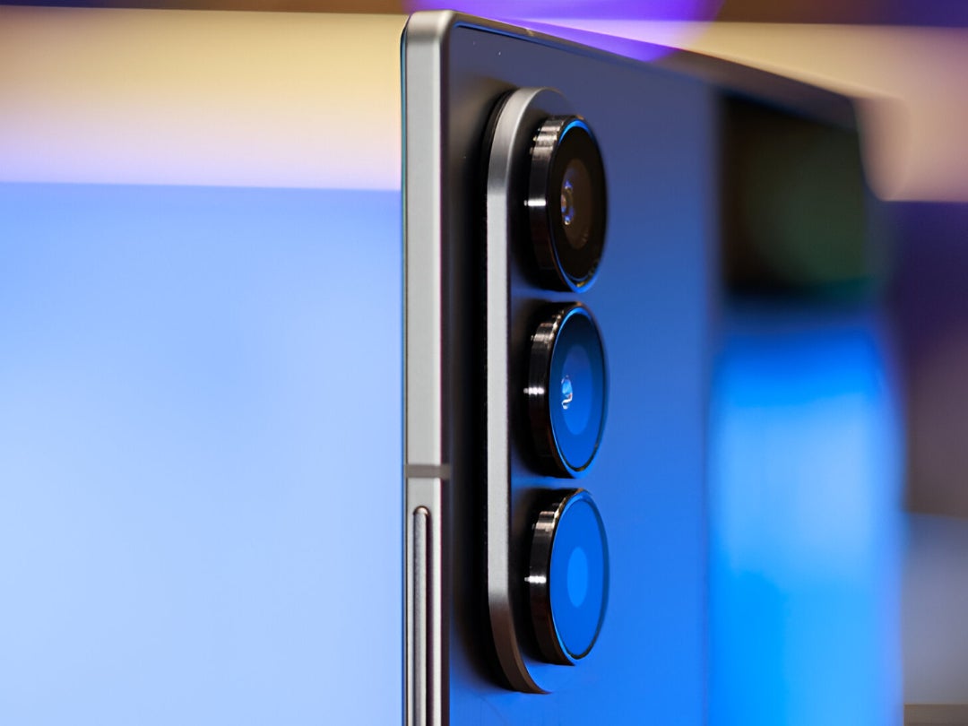The Fold 7 is a stunner. | Image credit — PhoneArena - In defense of Galaxy Z Fold 7’s 4,400 mAh battery, it’s actually pretty good