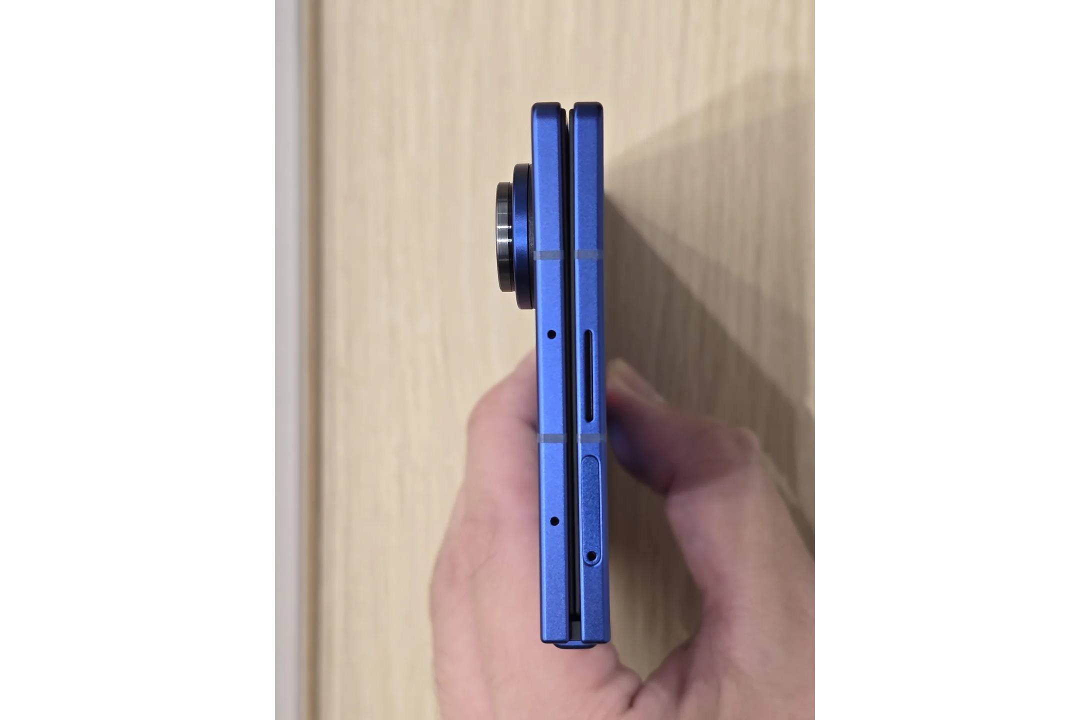 Fold 7 hinge flat