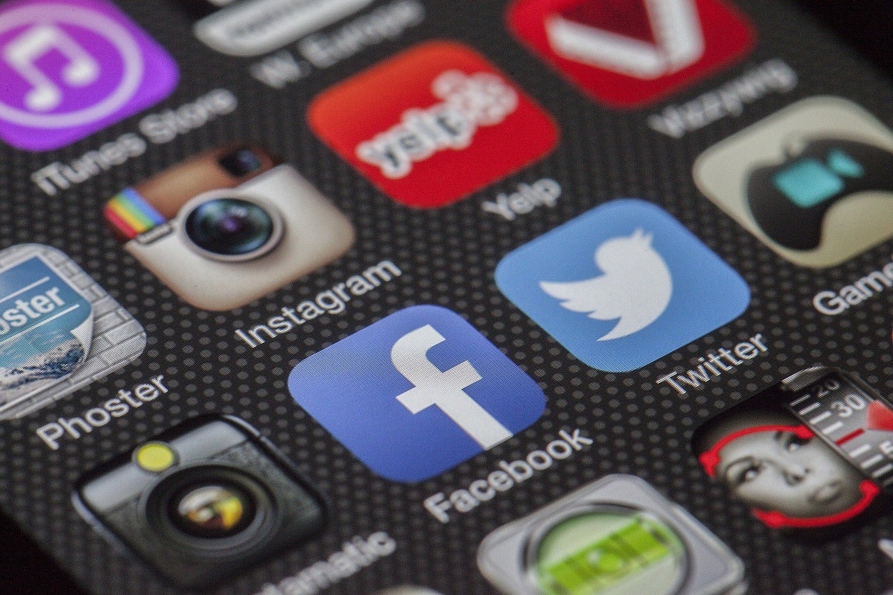 Not all notifications are important, but we treat every one like an emergency | Image by PixaBay - Too much phone? Why the iPhone 16 Pro Max and S25 Ultra feel overwhelming