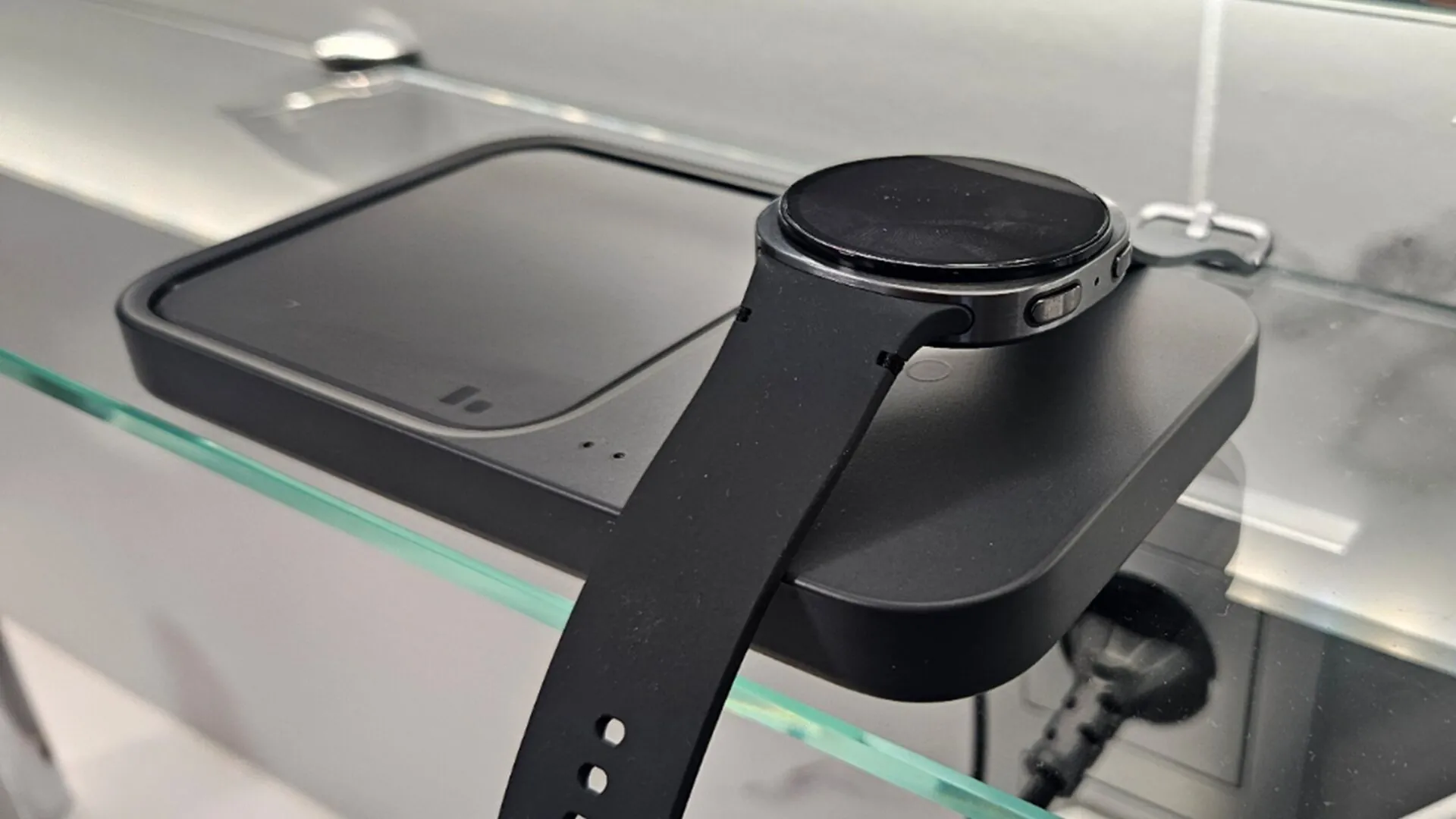 The Watch 8 doesn&#039;t lie flat on the charger. | Image Credit - Luxkeiwoker on Reddit - Galaxy Watch 8 users are frustrated by a surprisingly basic flaw