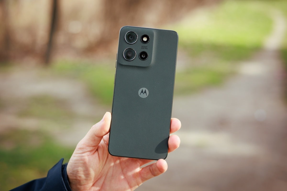 Motorola Moto G (2025) vegan leather finish