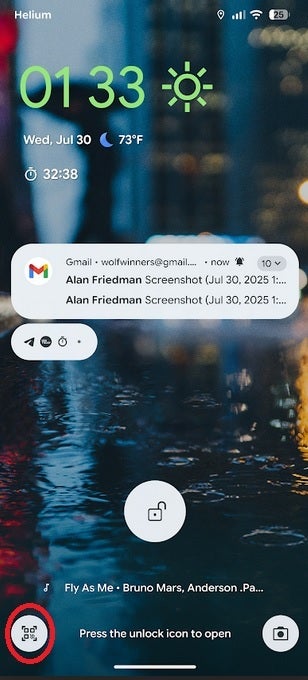 Lock screen shortcut for the QR code scanner.