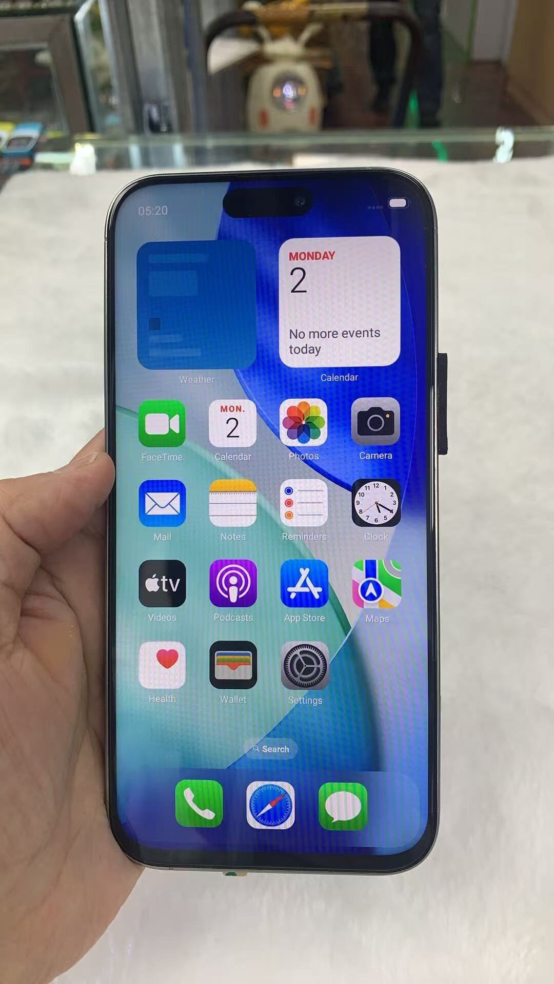 Image by Sonny Dickson on X - iPhone 17 Pro runs Android a month before launch: can you spot the problem?