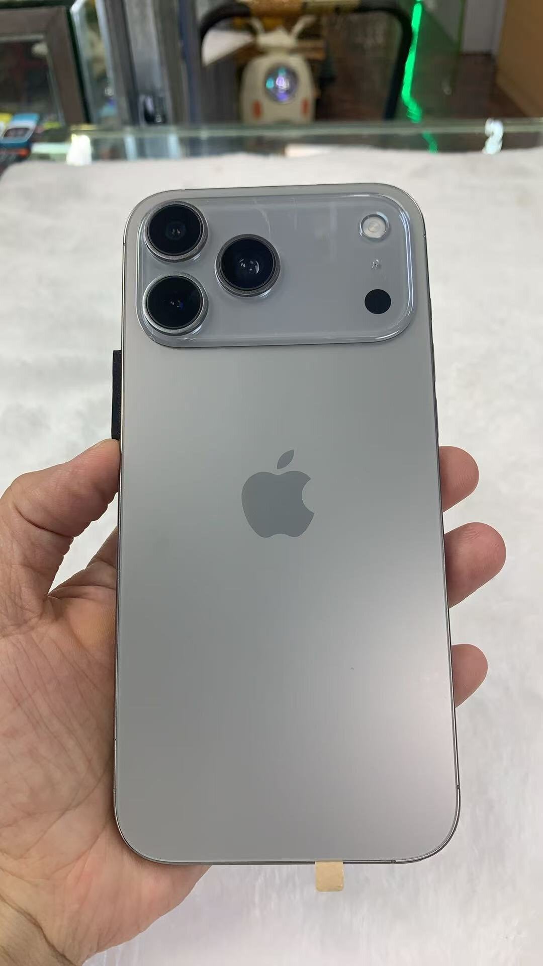 Image by Sonny Dickson on X - iPhone 17 Pro runs Android a month before launch: can you spot the problem?