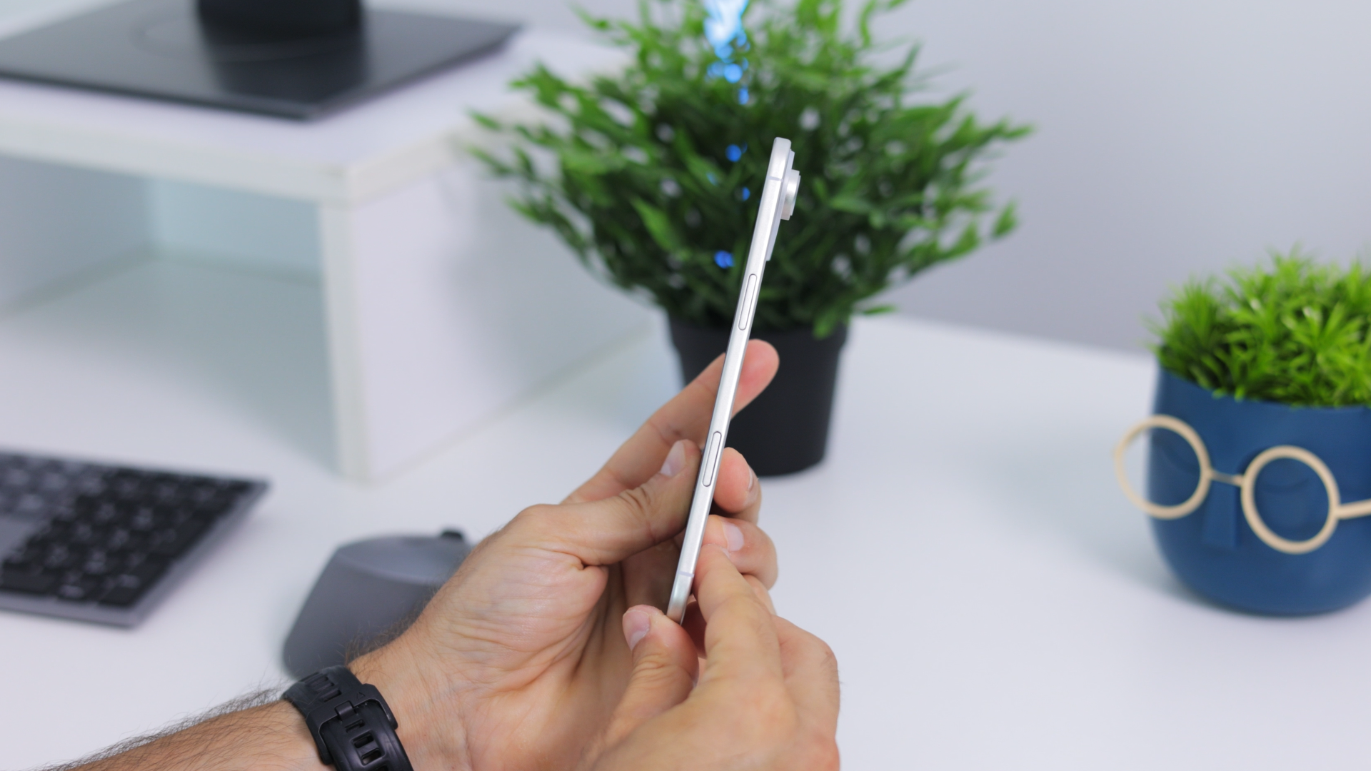iPhone 17 AIr dummy held in hand.