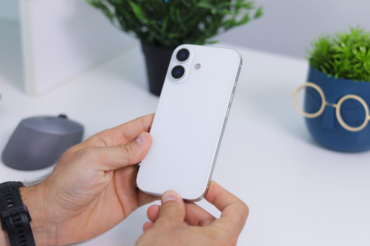 iPhone 17 dummy unit