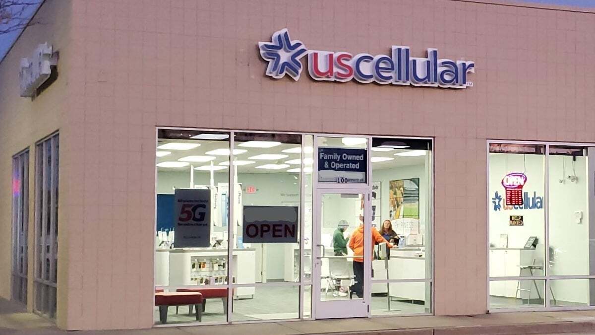 UScellular storefront is pictured.