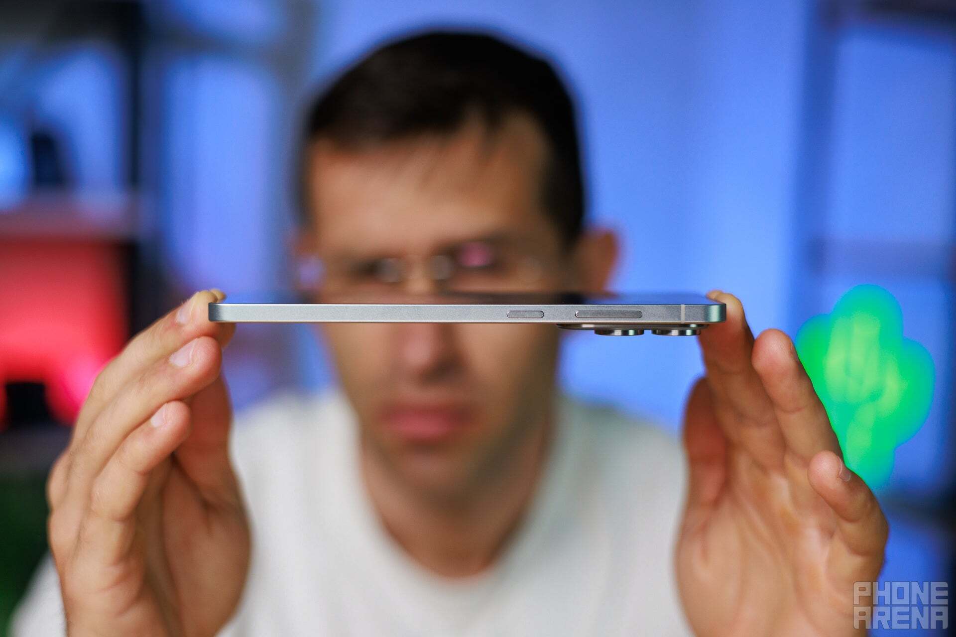 Person holding up a Samsung Galaxy S25 Edge on its side