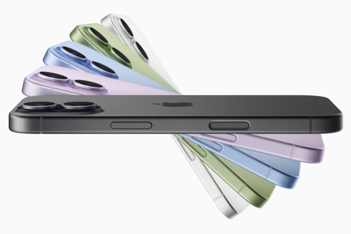 Official iPhone 17 image in all five colors