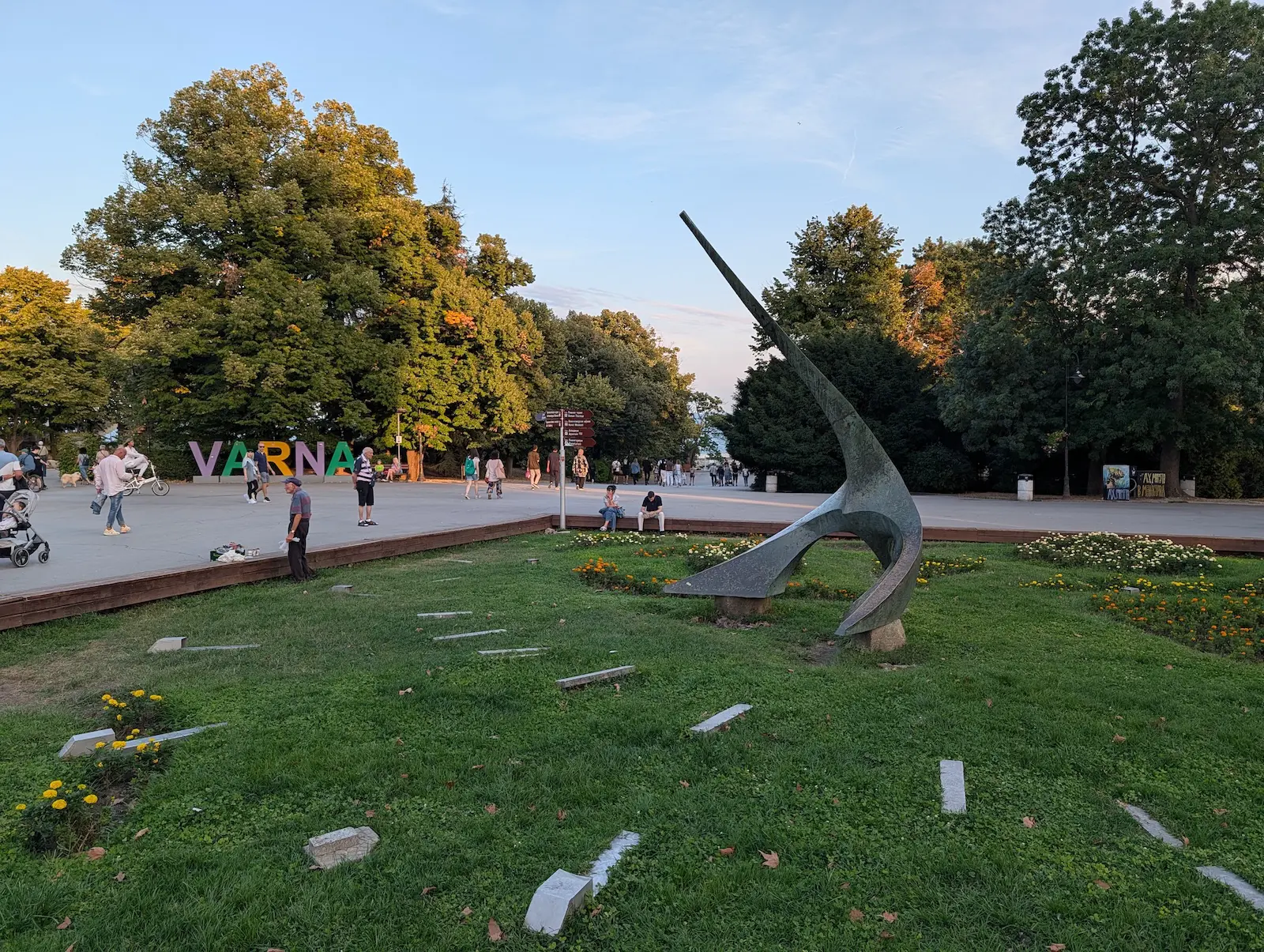 Pixel 10 Pro XL - Pixel 10 Pro XL vs Galaxy S25 Ultra: Sample Photos Comparison