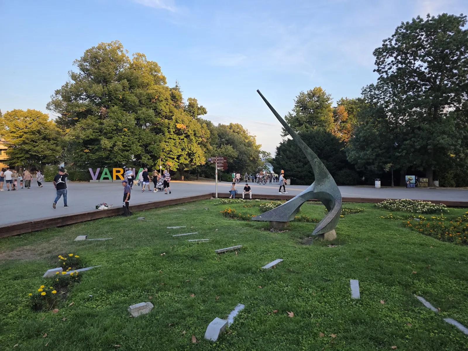 Galaxy S25 Ultra - Pixel 10 Pro XL vs Galaxy S25 Ultra: Sample Photos Comparison