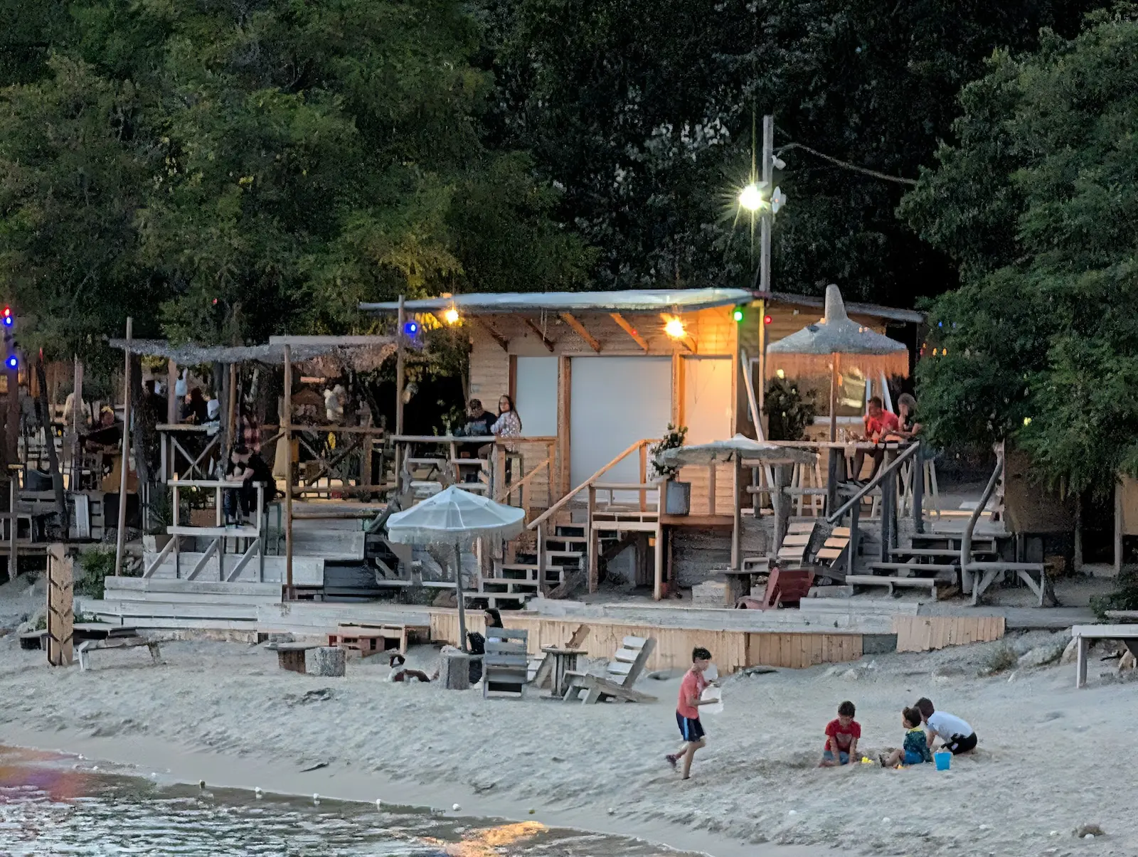 Pixel 10 Pro XL - Pixel 10 Pro XL vs Galaxy S25 Ultra: Sample Photos Comparison