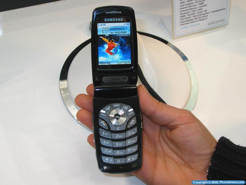 Samsung unveils it new S60 clamshell  SGH-Z600