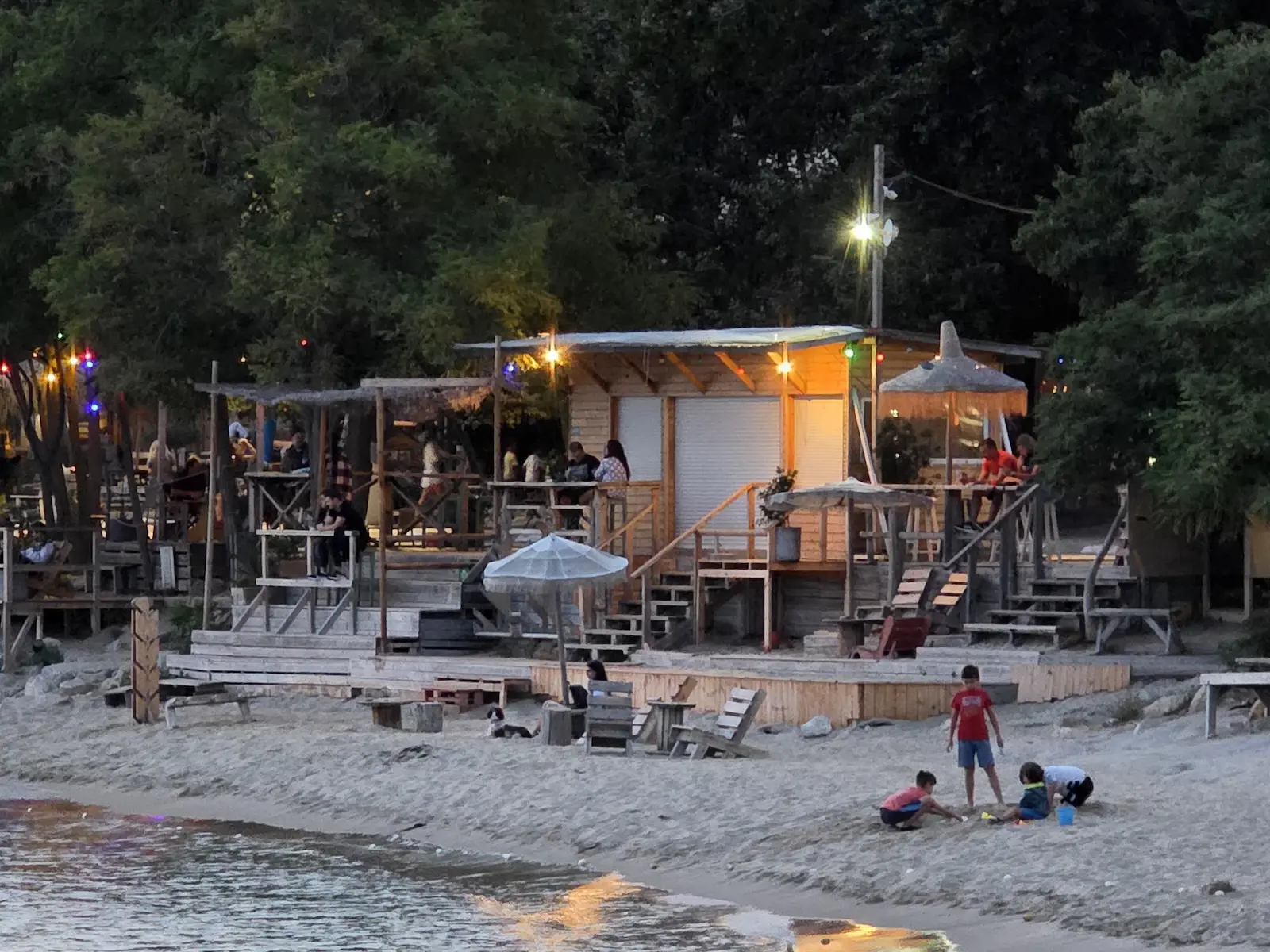 Galaxy S25 Ultra - Pixel 10 Pro XL vs Galaxy S25 Ultra: Sample Photos Comparison