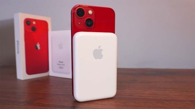 The iPhone 13 Mini and the original MagSafe battery pack, a perfect fit - iPhone Air could struggle in this key area—even Apple seems to admit It
