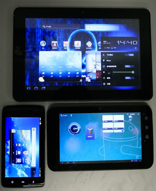 Dell Streak 10 Pro is captured on film alongside with its siblings