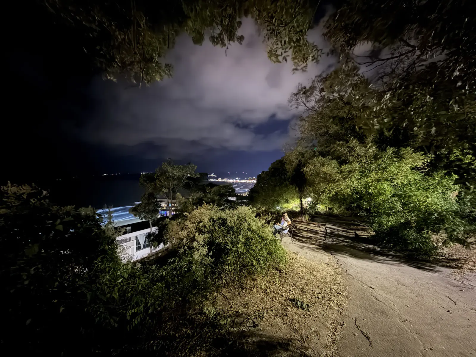 iPhone - iPhone 17 Pro Max vs Galaxy S25 Ultra: Sample Photos Comparison