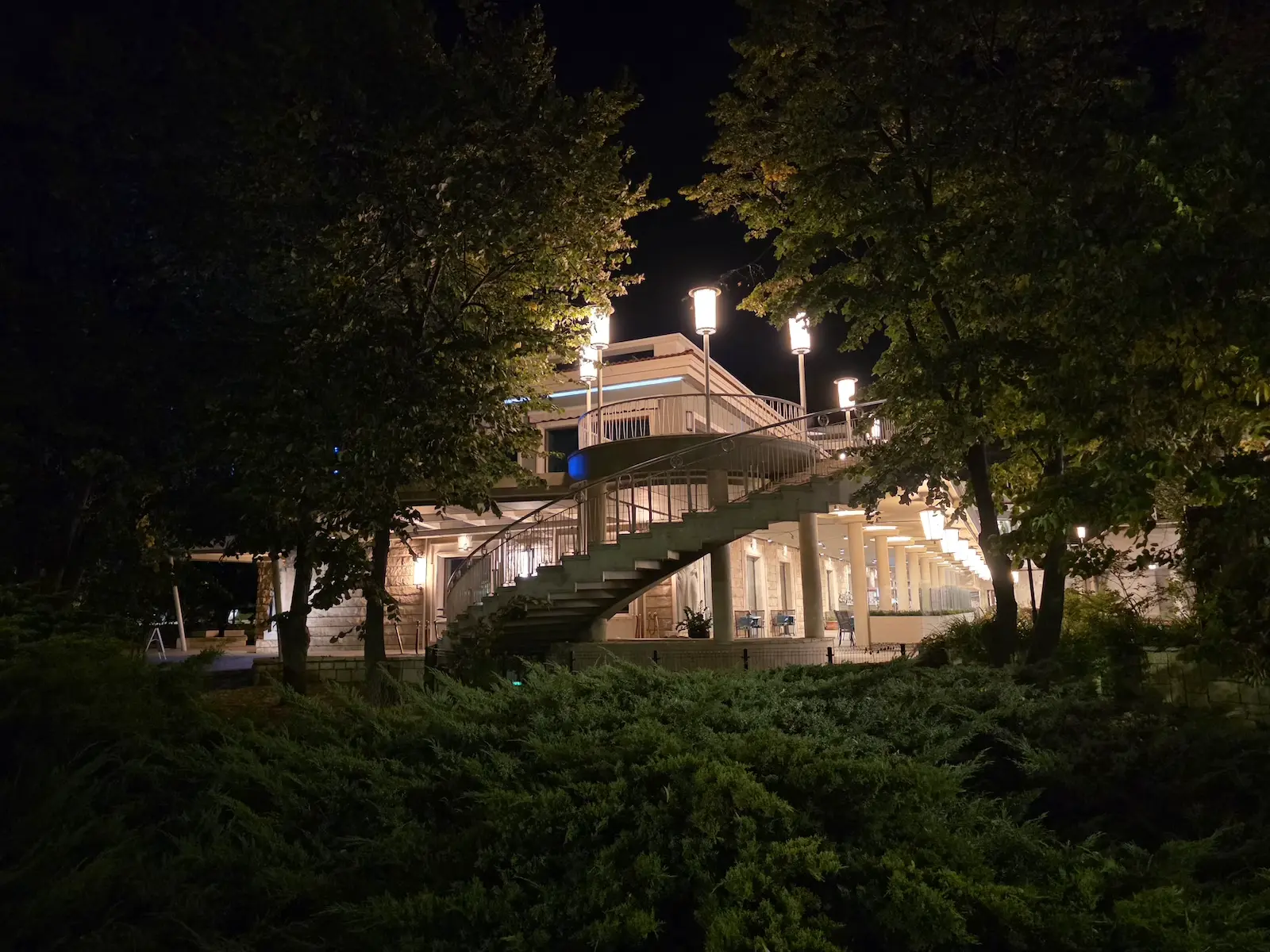 galaxy-iphone 17 pro max vs galaxy s25ウルトラ:サンプル写真比較 