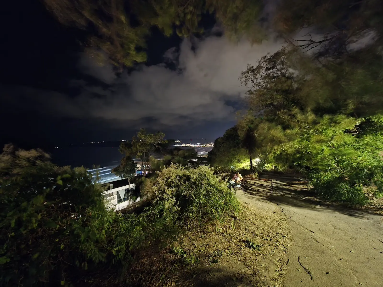 galaxy-iphone 17 pro max vs galaxy s25ウルトラ:サンプル写真比較 