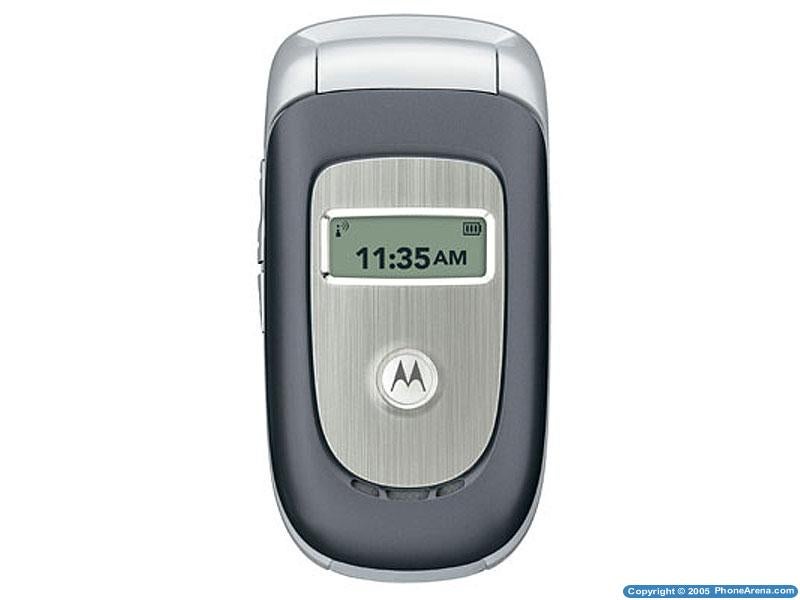 Motorola unveils two clamshell cellphones at the 3GSM