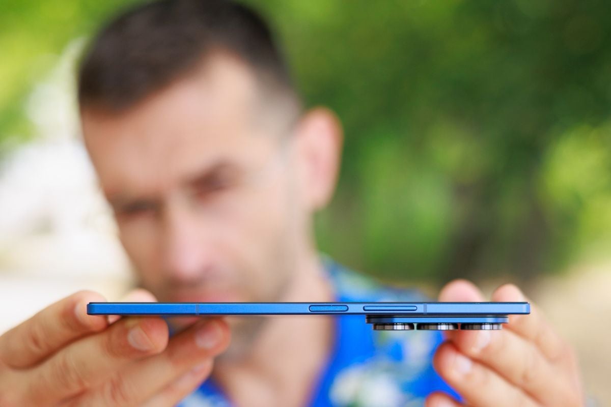Galaxy Z Fold 7 picture highlighting the foldable&amp;#039;s thinness