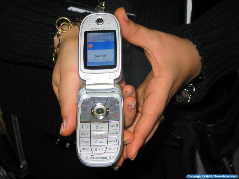 Motorola unveils two clamshell cellphones at the 3GSM