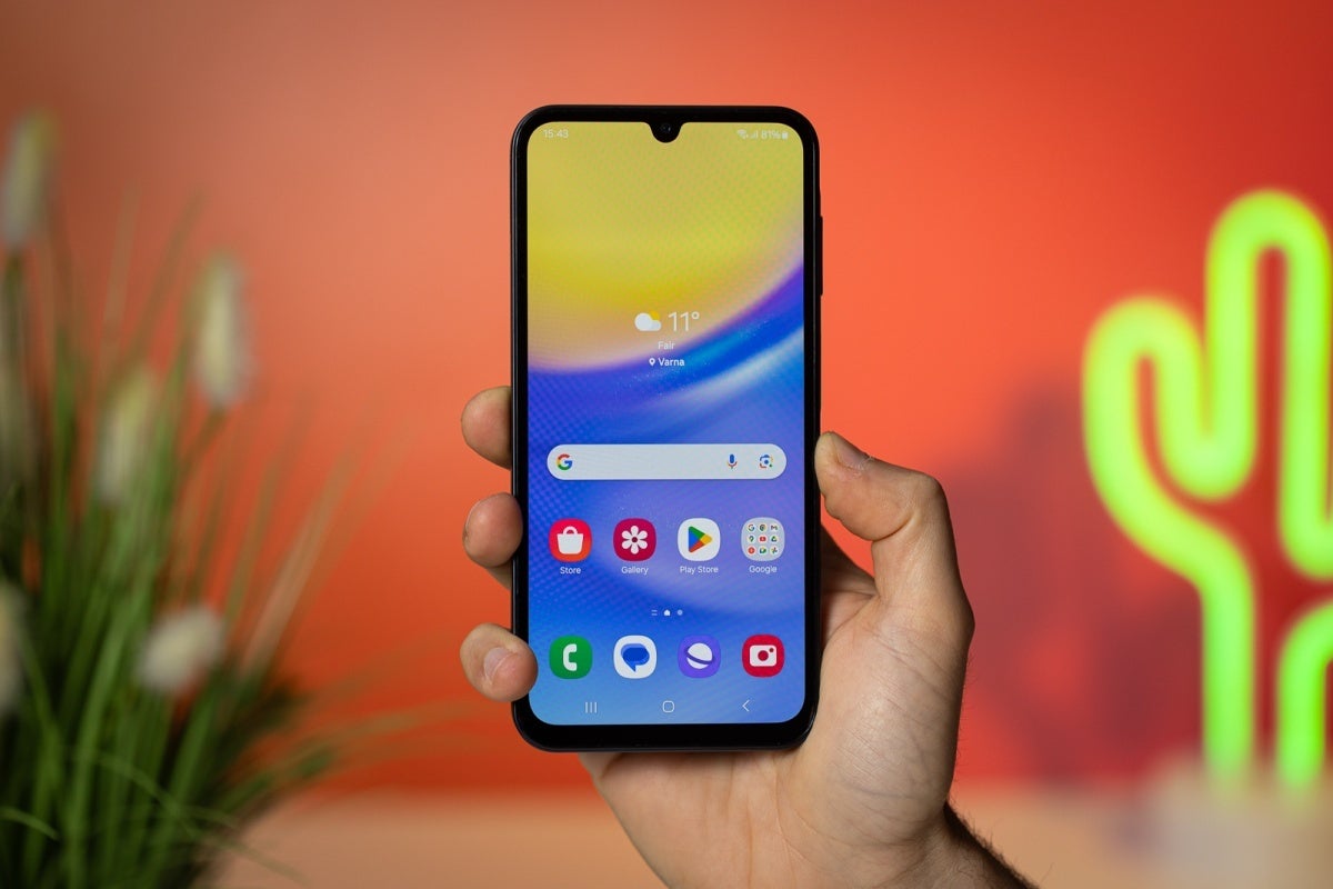 Samsung Galaxy A15 5G in hand