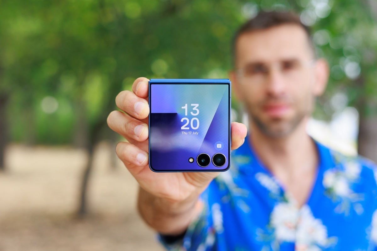 Samsung Galaxy Z Flip 7 cover screen