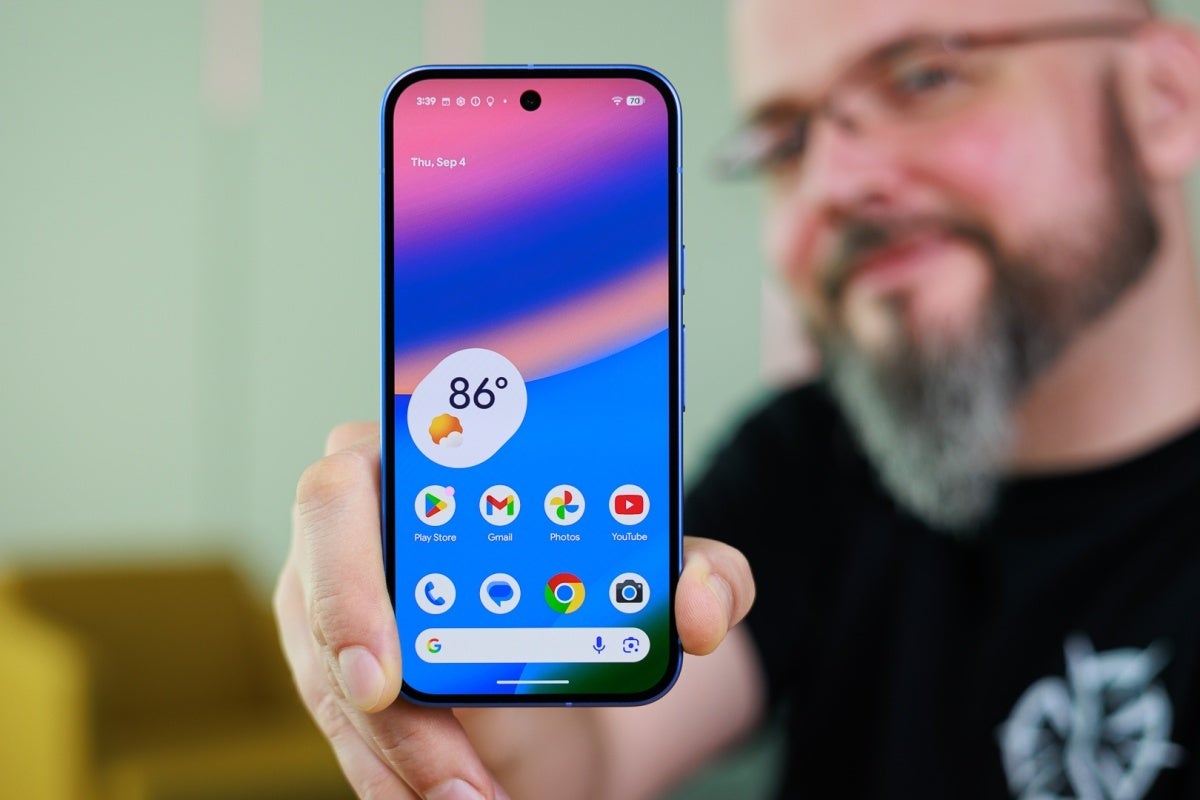 Google Pixel 10 display