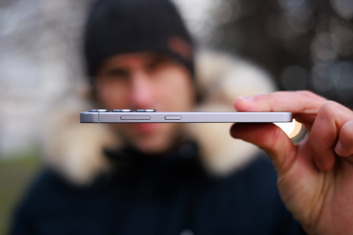 Samsung Galaxy S25 profile