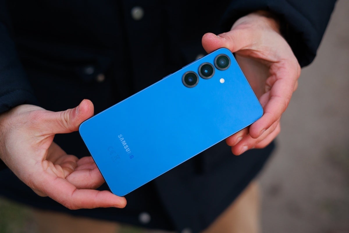 The Galaxy S25 Plus looks a lot like the Galaxy S25, but is obviously significantly larger. | Image Credit -- PhoneArena - The gargantuan Samsung Galaxy S25+ will not be ignored at its fittingly massive Prime Day discount