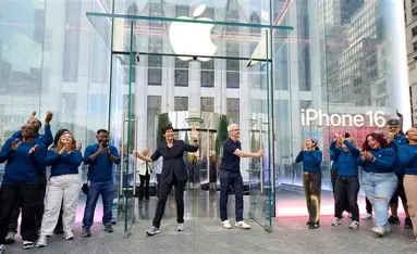 Tim Cook outside Apple&amp;#039;s 5th Ave store.