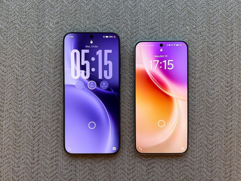 Vivo X300 Pro (left) and Vivo X300 (right)