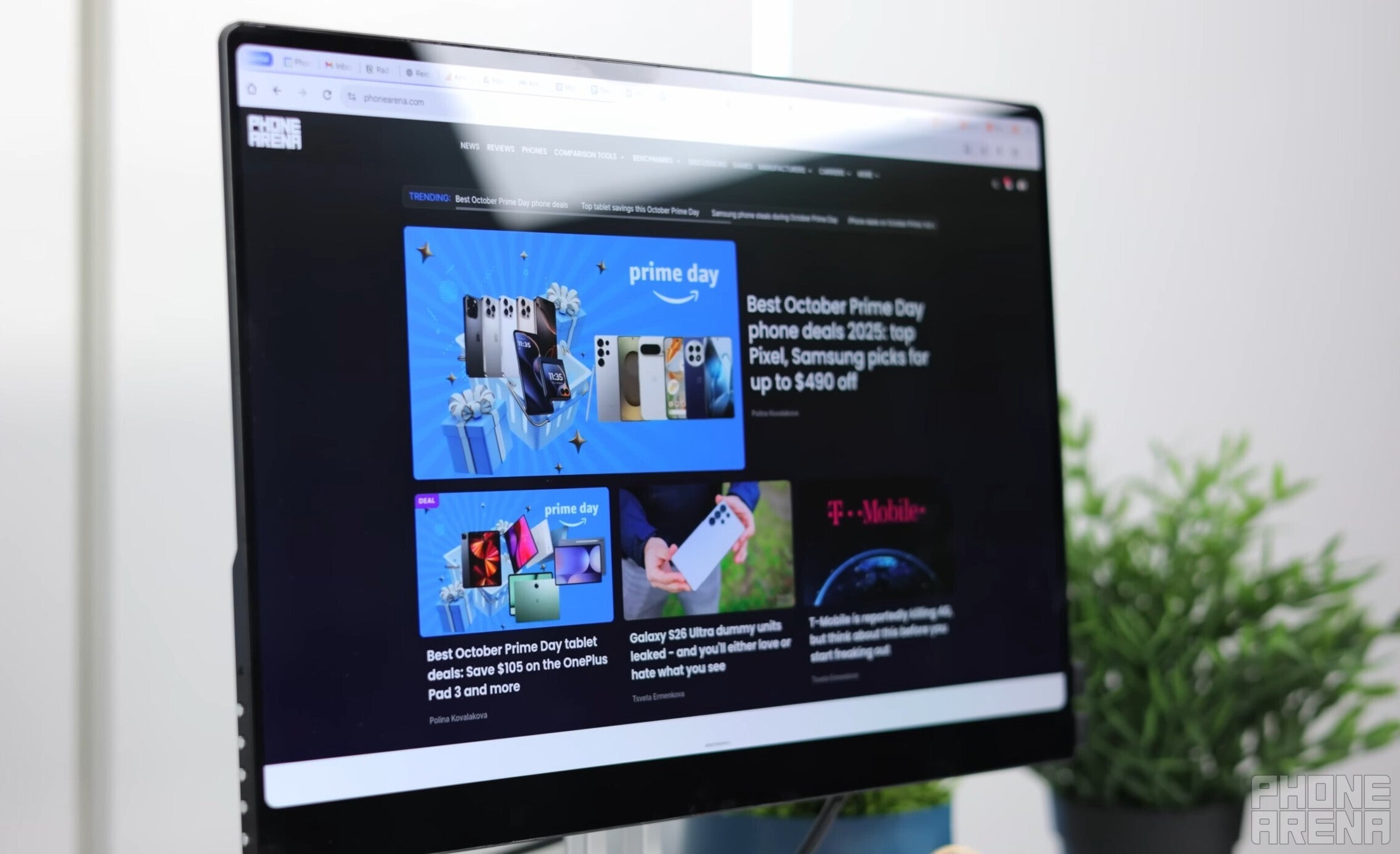 Web browsing with DeX on an OLED portable monitor by UPerfect - Fans aren't happy with the latest Samsung DeX changes, but it's still glorious