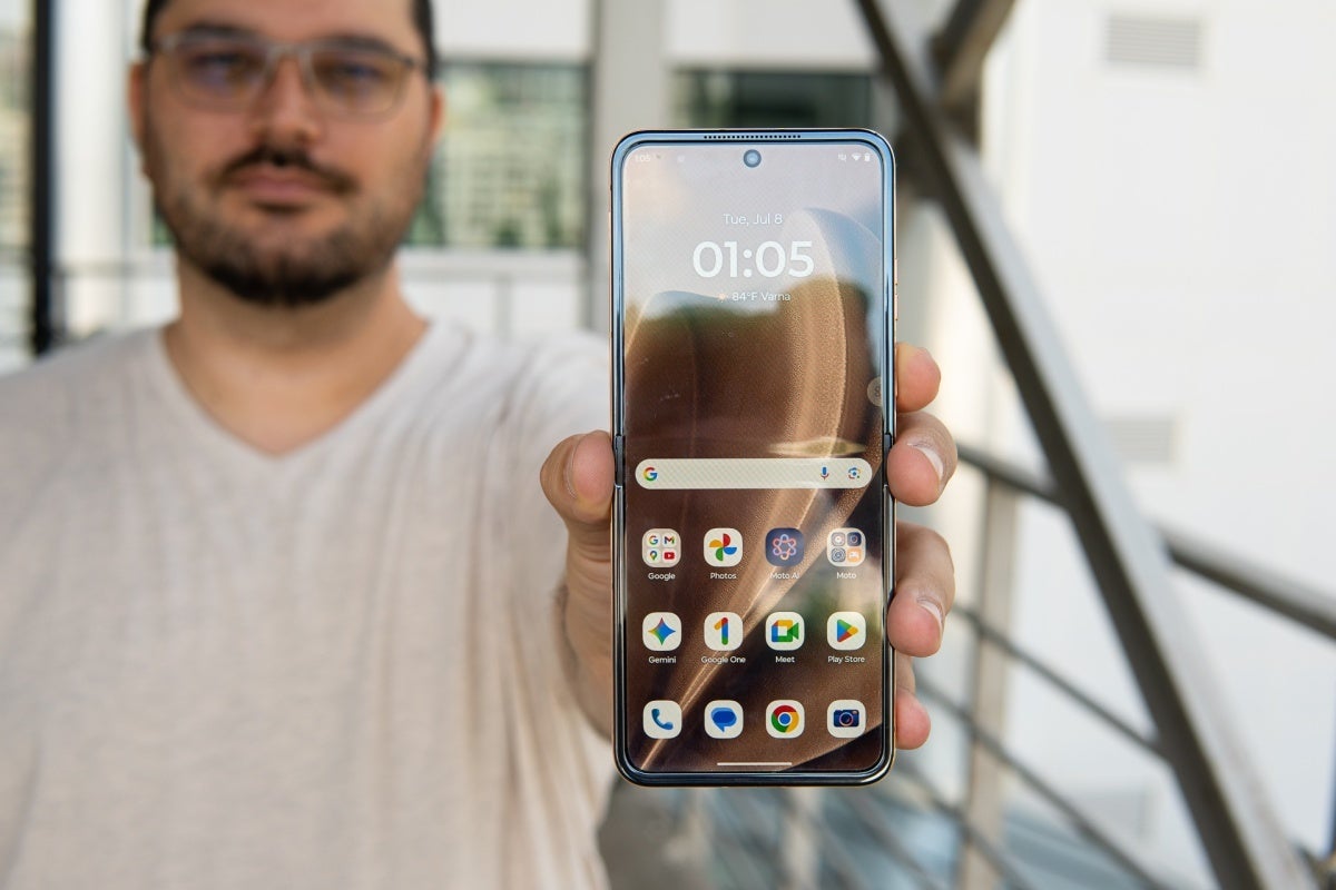 Motorola Razr Plus (2025) primary screen