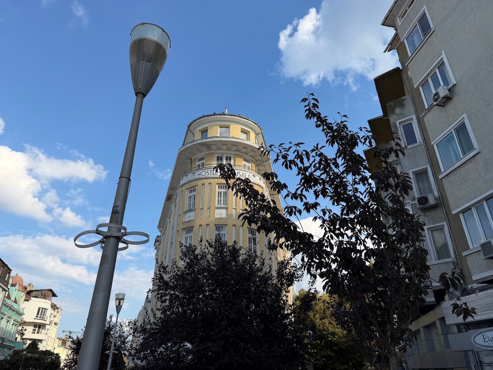 iPhone 17 Pro Max - Vivo X300 Pro vs iPhone 17 Pro Max: Camera samples comparison