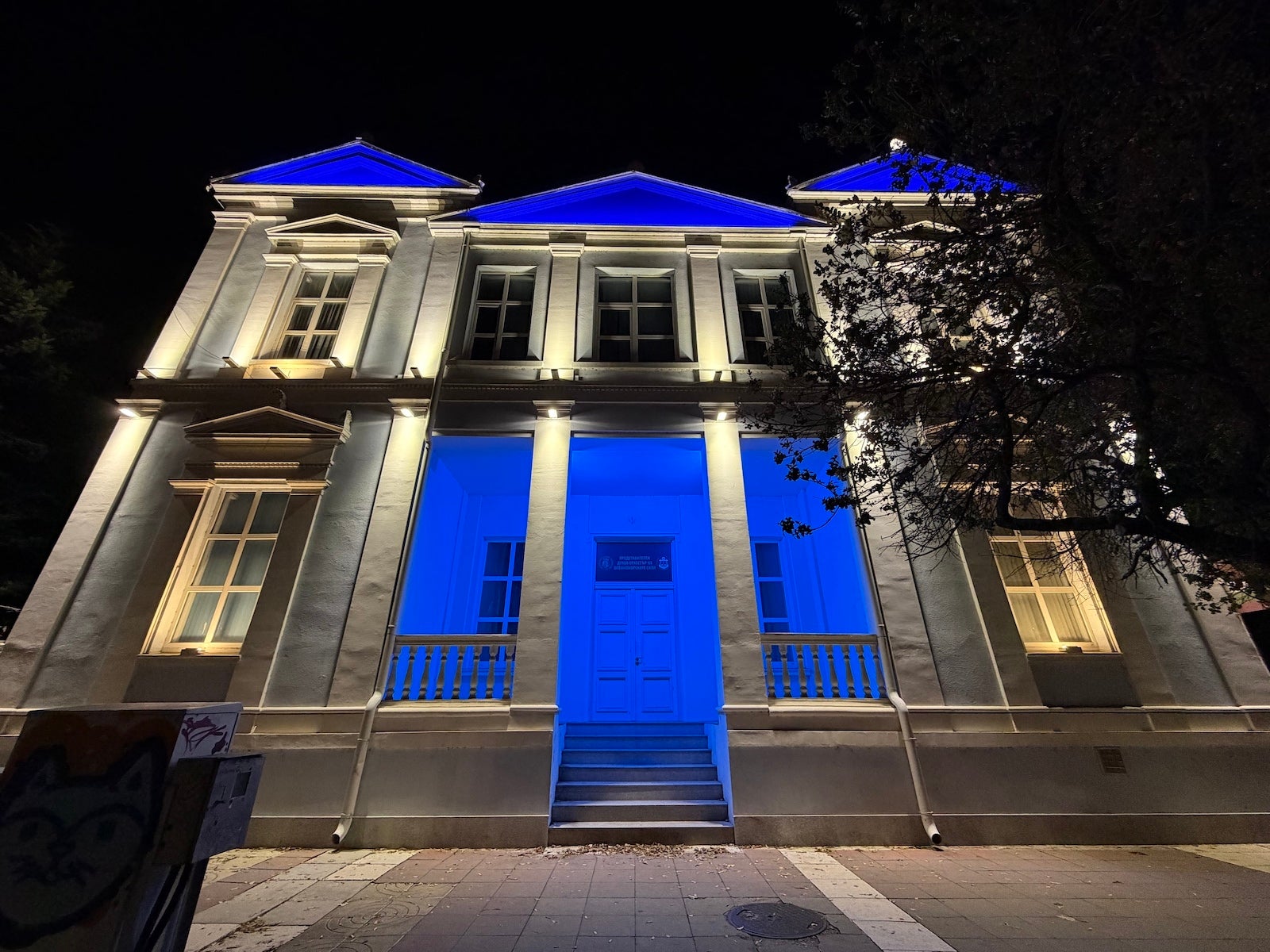 iPhone 17 Pro Max - Vivo X300 Pro vs iPhone 17 Pro Max: Camera samples comparison