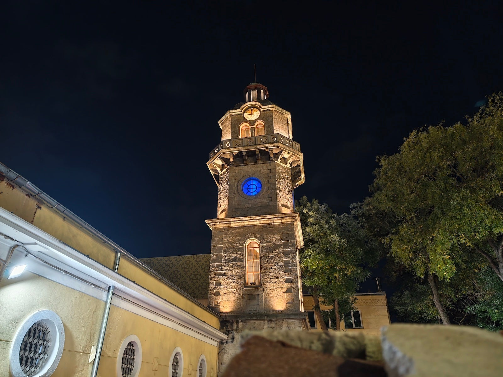Vivo X300 Pro - Vivo X300 Pro vs Galaxy S25 Ultra: Camera comparison