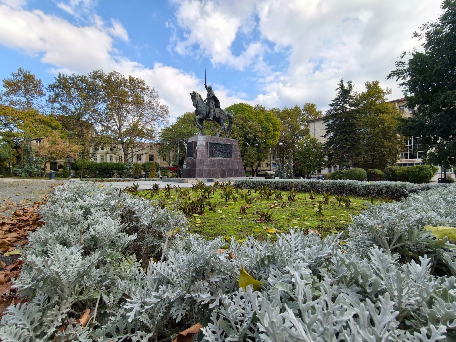 Vivo X300 Pro - Vivo X300 Pro vs iPhone 17 Pro Max: photo samples comparison